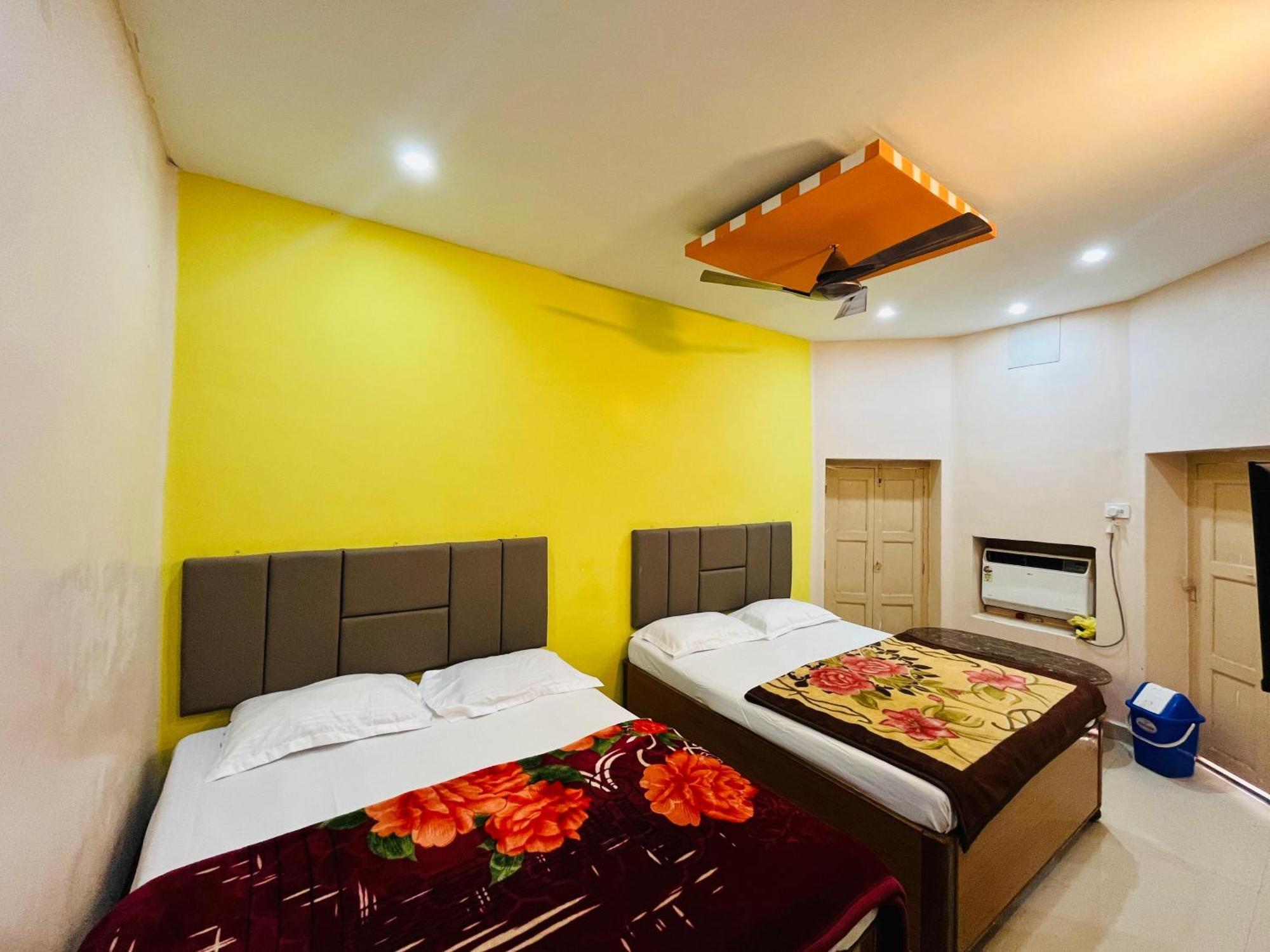 Anand Guest House Assi - Varanasi, Varanasi