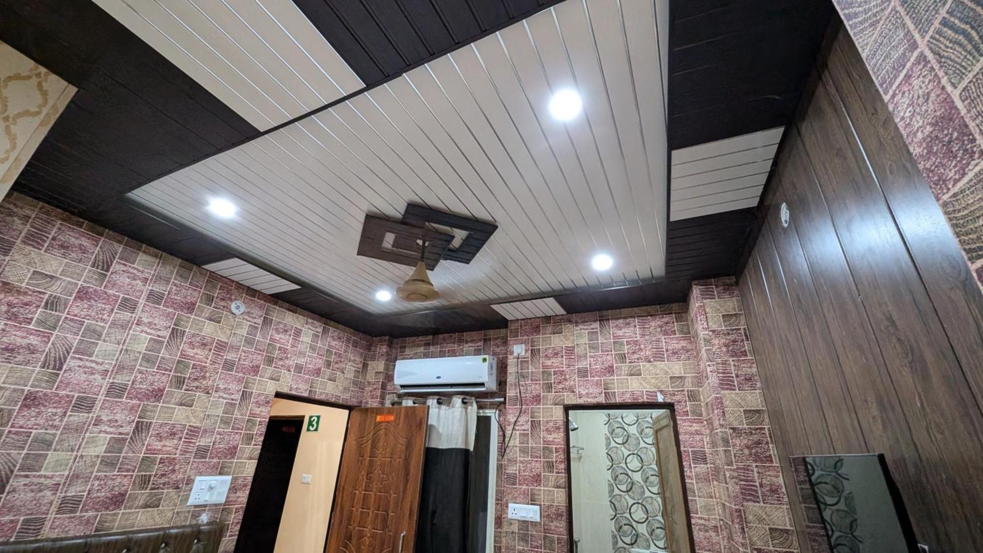 Anand Guest House Assi - Varanasi — Photos 1